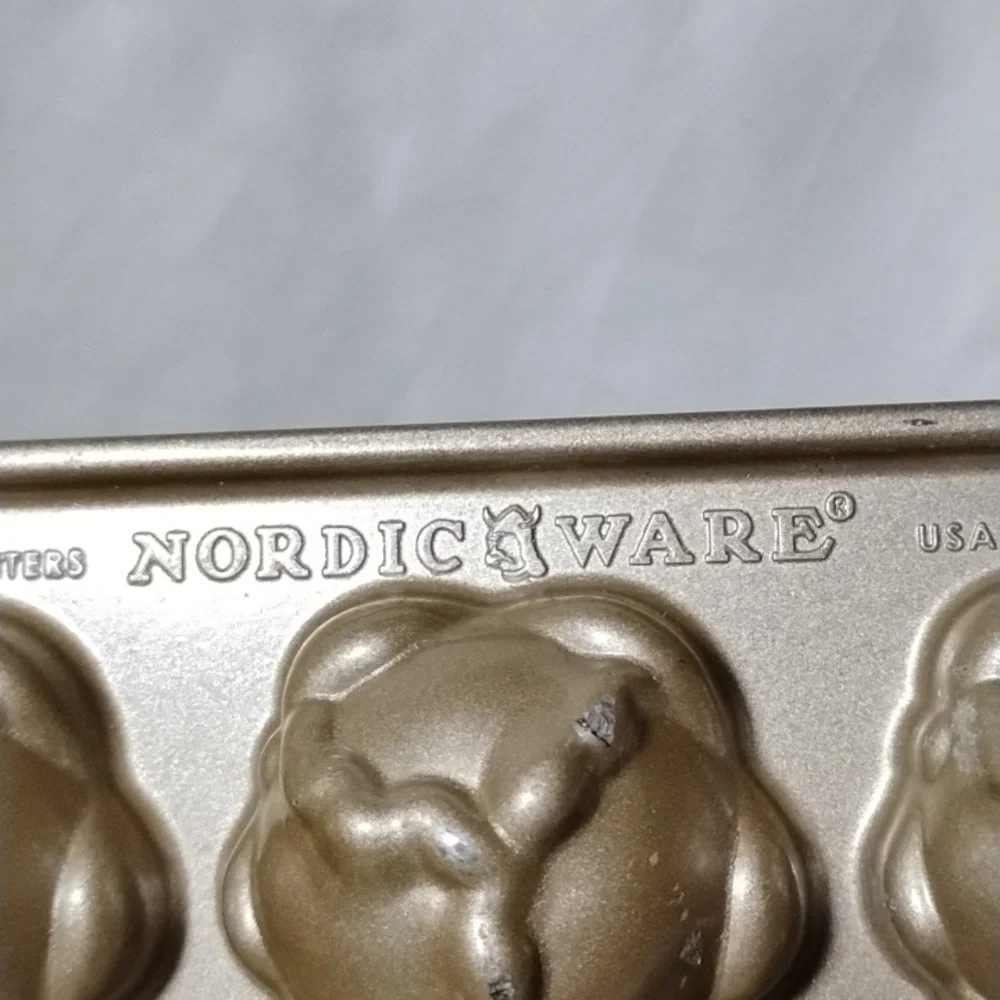 NordicWare Garden Patch Cakelet Pan